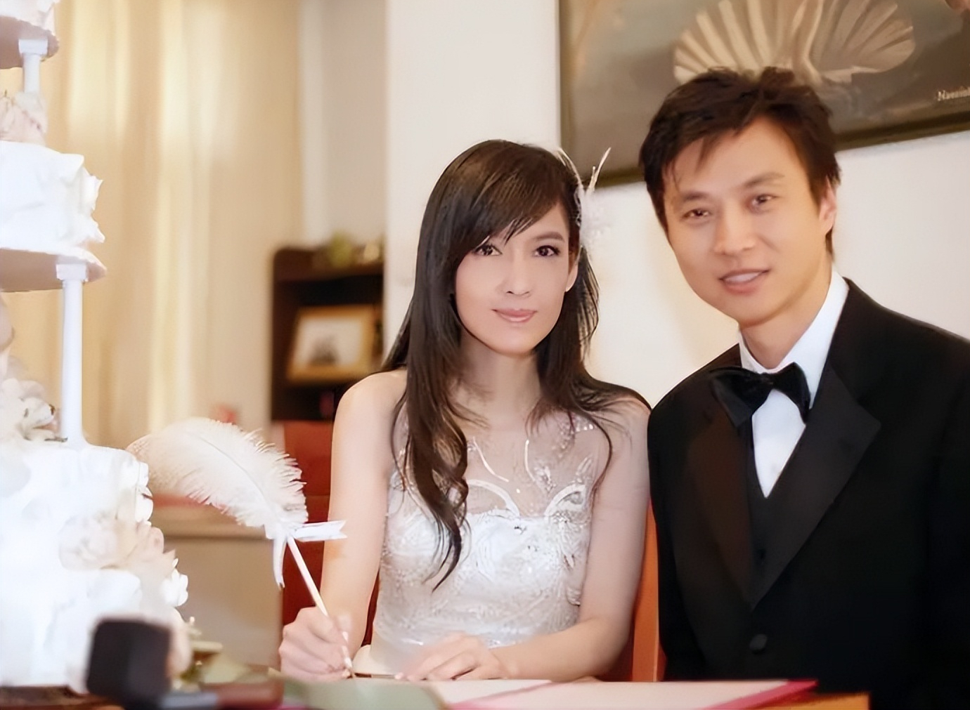 奋斗20年最终嫁入豪门的李嘉欣，她是如何抓牢的？