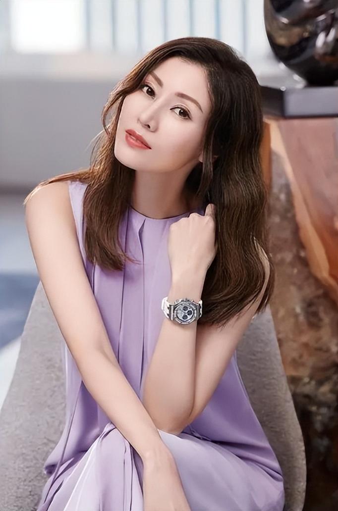 奋斗20年最终嫁入豪门的李嘉欣，她是如何抓牢的？