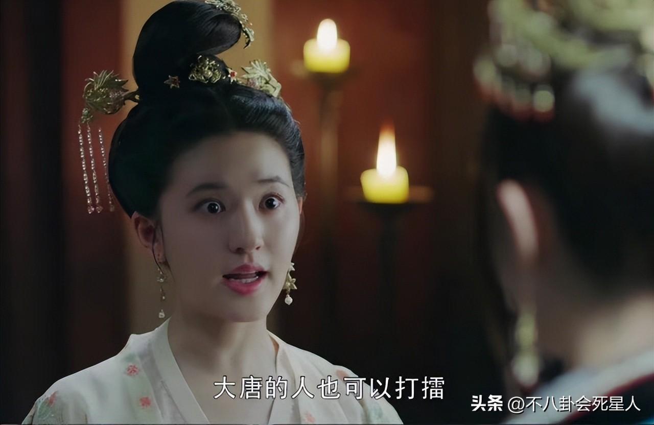 赵露思精修照引争议，粉丝集体督促减肥，让她不要活在美颜里