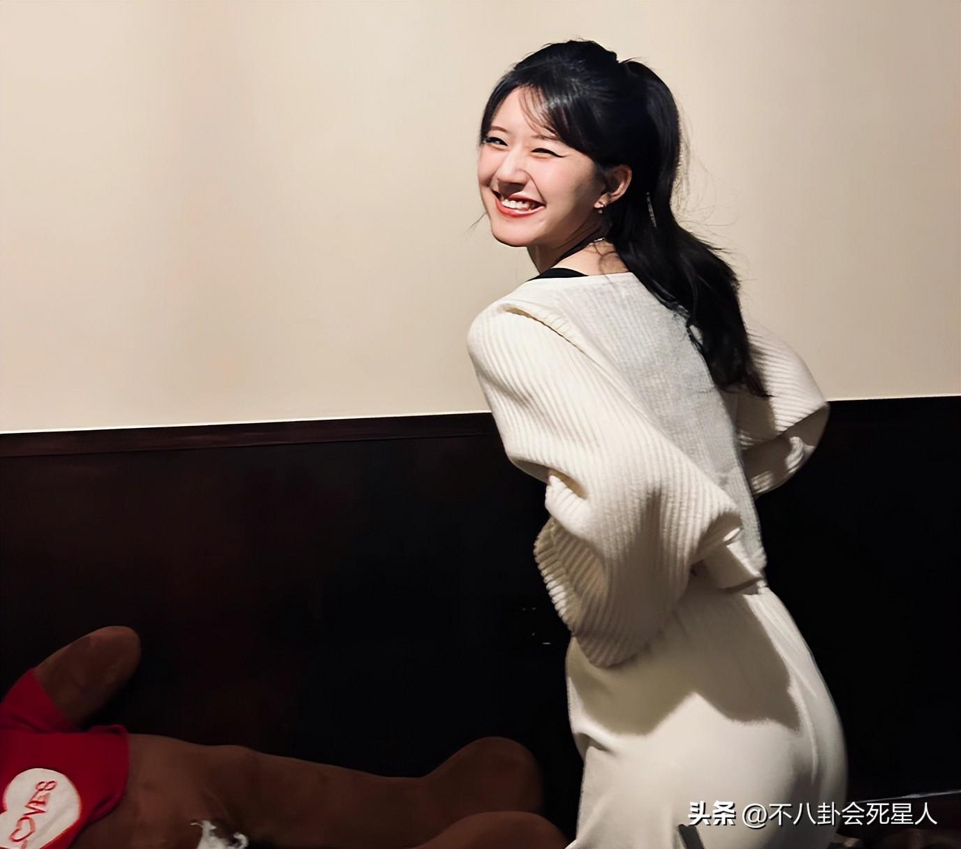 赵露思精修照引争议，粉丝集体督促减肥，让她不要活在美颜里