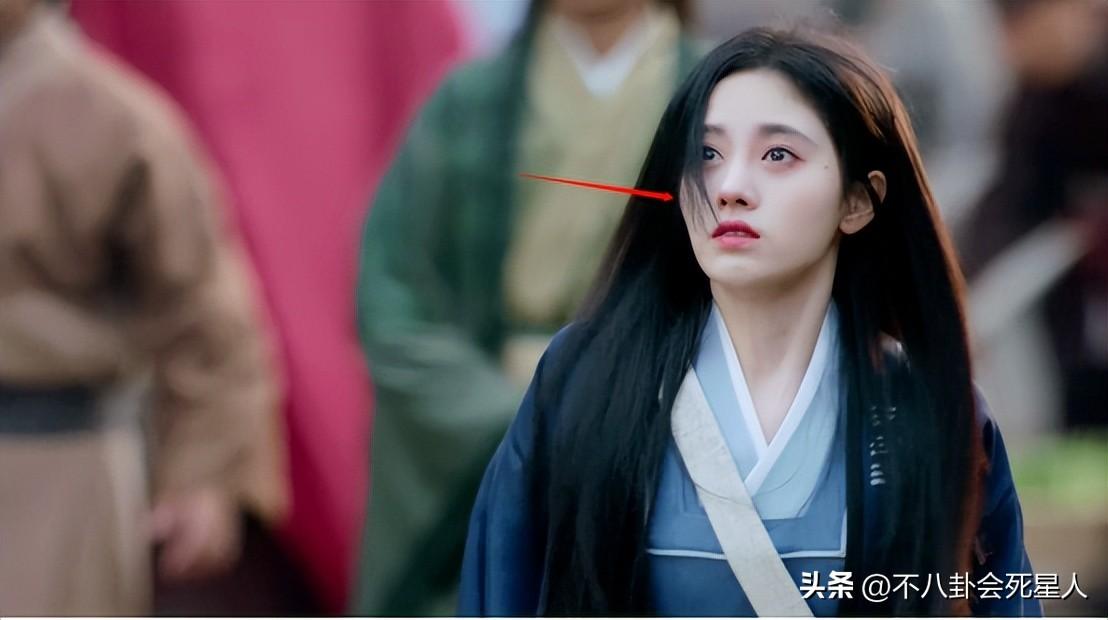 赵露思精修照引争议，粉丝集体督促减肥，让她不要活在美颜里