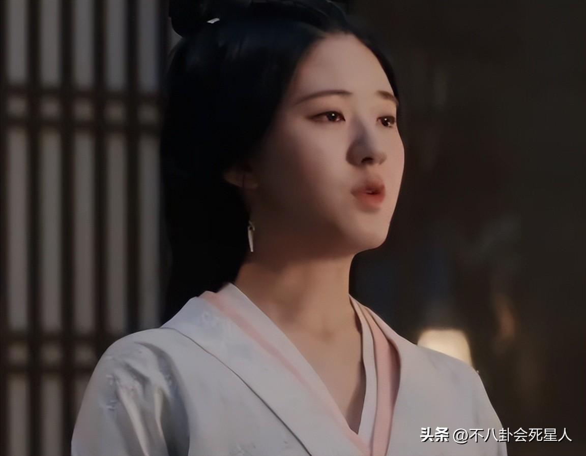赵露思精修照引争议，粉丝集体督促减肥，让她不要活在美颜里