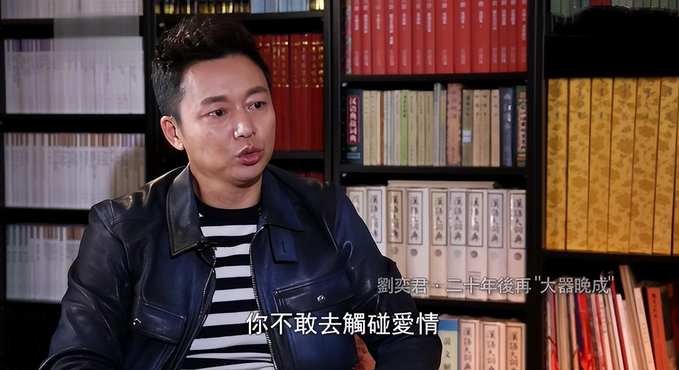 有过一段婚姻的演员刘奕君，带着儿子再婚，二婚终获幸福