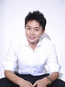 ​有过一段婚姻的演员刘奕君，带着儿子再婚，二婚终获幸福