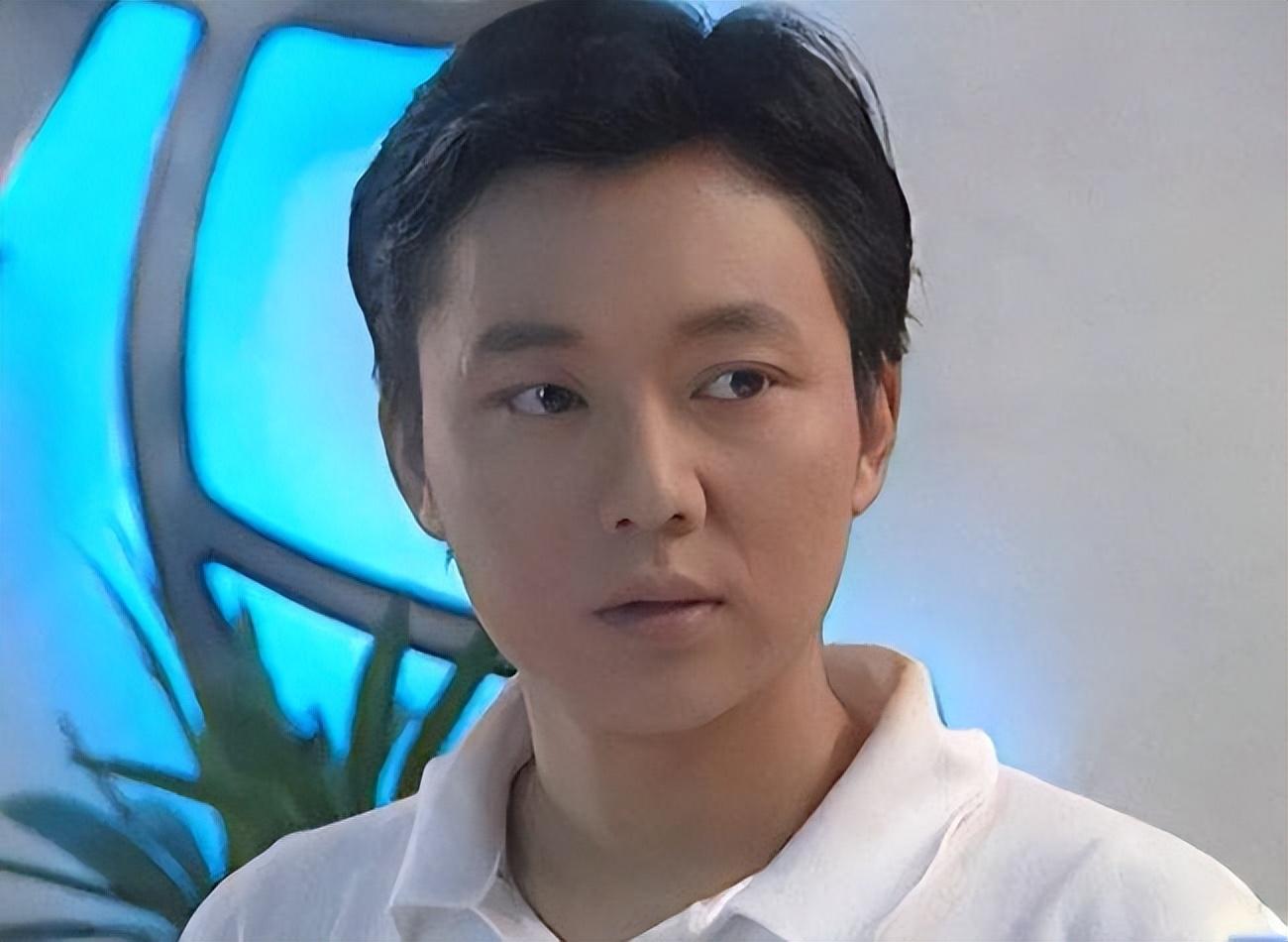 有过一段婚姻的演员刘奕君，带着儿子再婚，二婚终获幸福