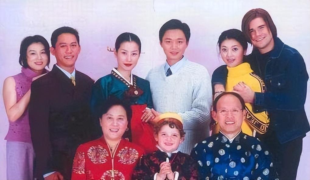 有过一段婚姻的演员刘奕君，带着儿子再婚，二婚终获幸福