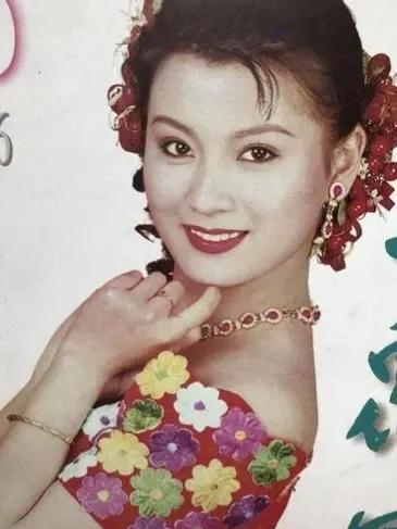 结三次婚，35岁带娃的史兰芽，如今被宠成少女！