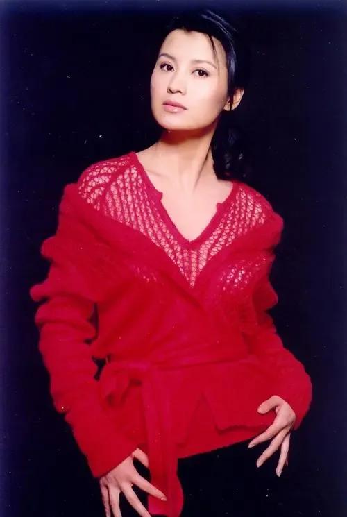 结三次婚，35岁带娃的史兰芽，如今被宠成少女！