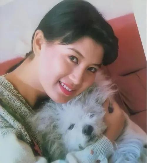 结三次婚，35岁带娃的史兰芽，如今被宠成少女！