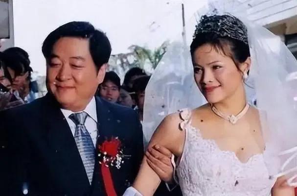 结三次婚，35岁带娃的史兰芽，如今被宠成少女！