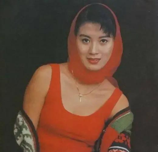 结三次婚，35岁带娃的史兰芽，如今被宠成少女！