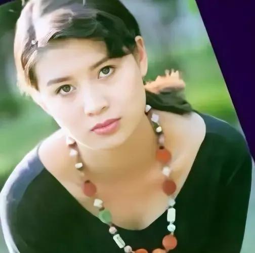 结三次婚，35岁带娃的史兰芽，如今被宠成少女！