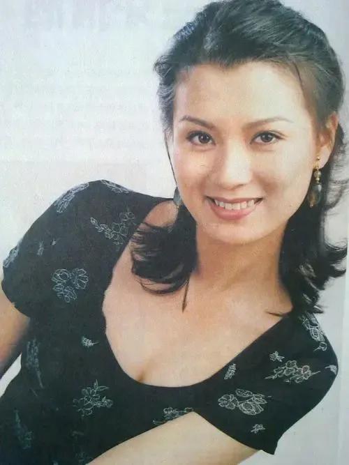 结三次婚，35岁带娃的史兰芽，如今被宠成少女！