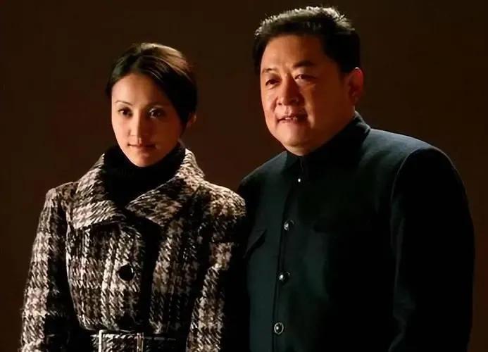 结三次婚，35岁带娃的史兰芽，如今被宠成少女！