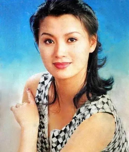 结三次婚，35岁带娃的史兰芽，如今被宠成少女！