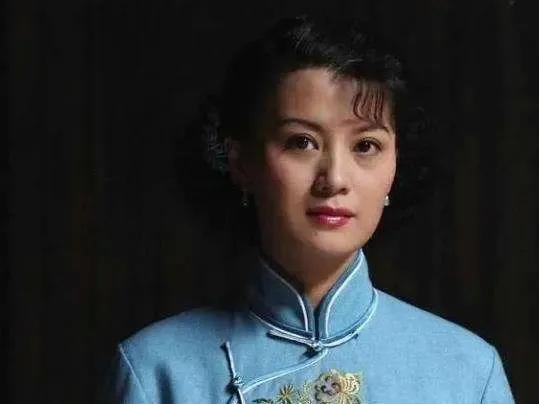 结三次婚，35岁带娃的史兰芽，如今被宠成少女！