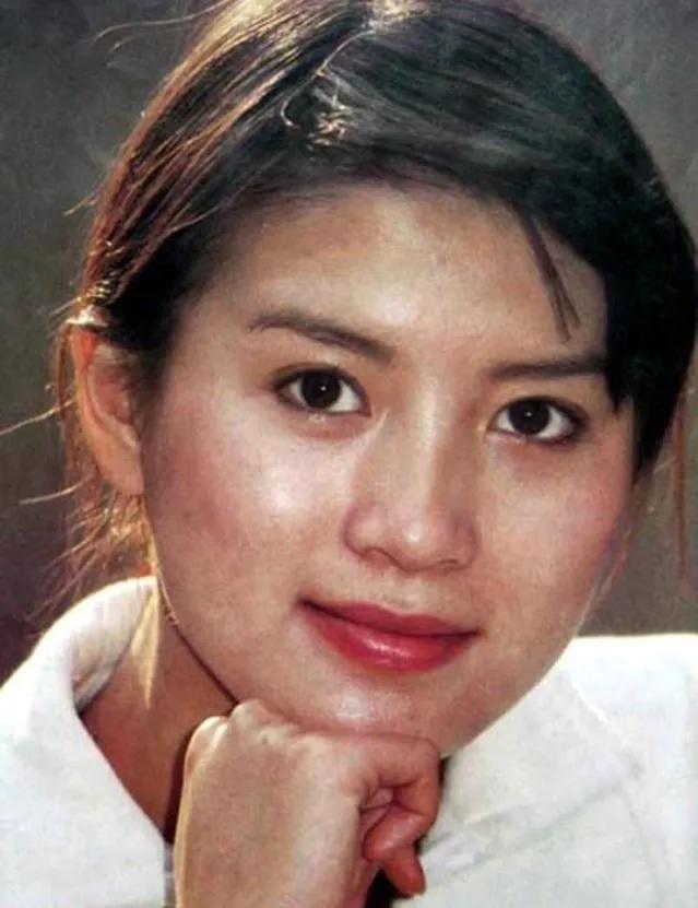 结三次婚，35岁带娃的史兰芽，如今被宠成少女！