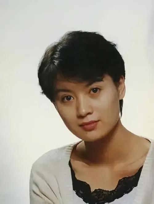 结三次婚，35岁带娃的史兰芽，如今被宠成少女！