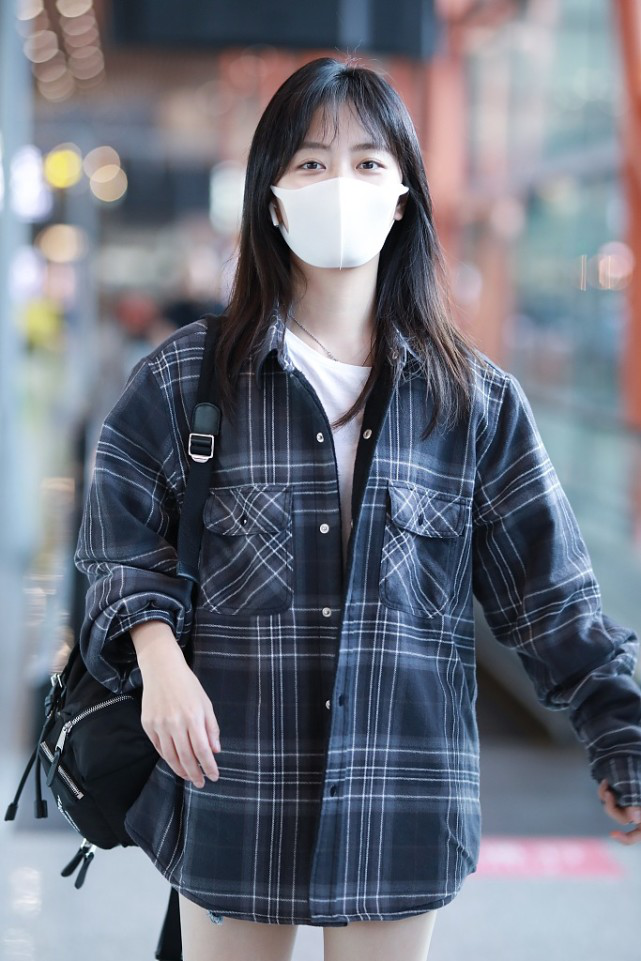 谭松韵真是不显老，看她的八套时尚私服搭配，清纯又减龄