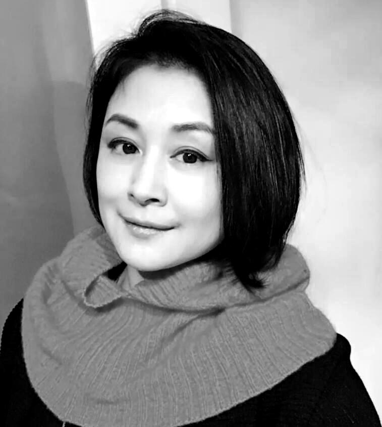 于月仙简介个人简历： 苦命的于月仙，长得漂亮却被父亲嫌弃，34岁才走红，50岁突然离世