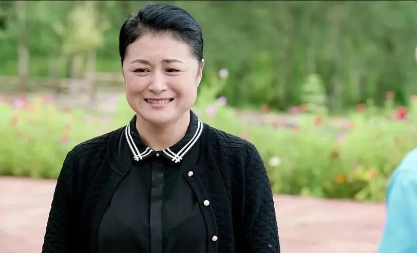 于月仙简介个人简历： 苦命的于月仙，长得漂亮却被父亲嫌弃，34岁才走红，50岁突然离世