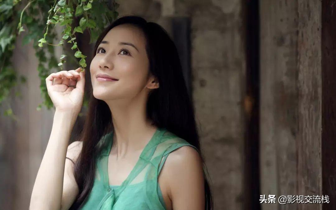 这部拍摄于早期的悬疑间谍剧，它所涉猎的题材至今鲜有人尝试