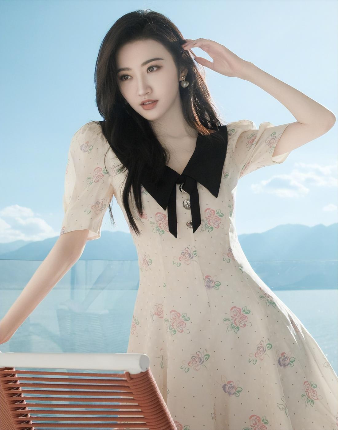 景甜10年前旧照曝光，比现在还漂亮，她真不是靠整容吃饭的女星