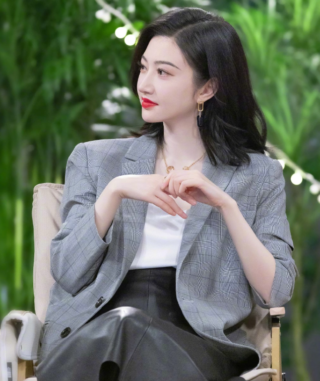 景甜10年前旧照曝光，比现在还漂亮，她真不是靠整容吃饭的女星