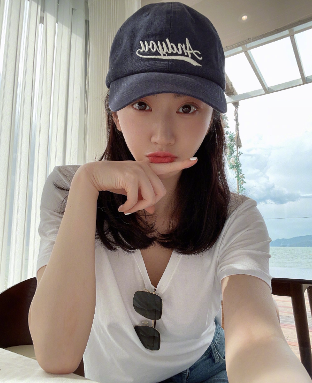 景甜10年前旧照曝光，比现在还漂亮，她真不是靠整容吃饭的女星