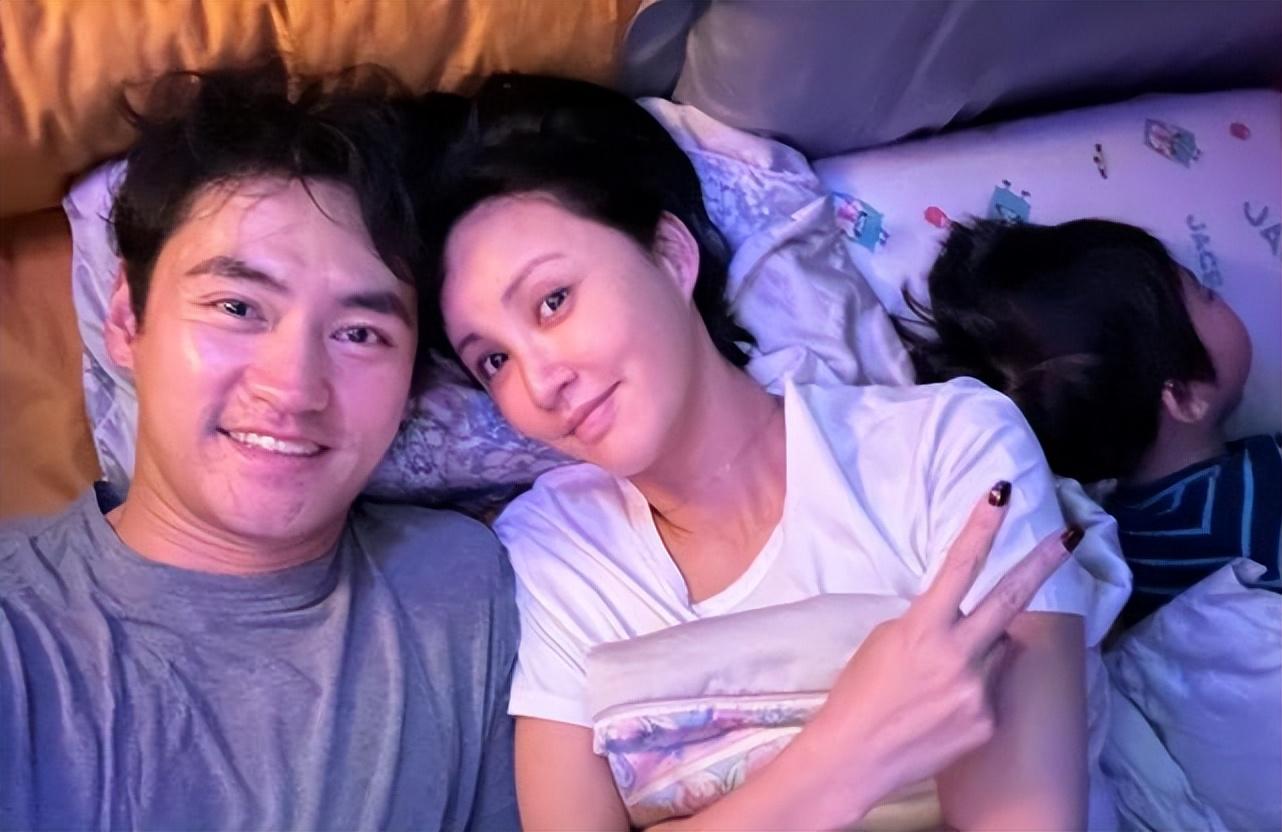 袁弘父亲节发文自嘲不如一棵树，张歆艺晒照为其过节，欢乐又温馨