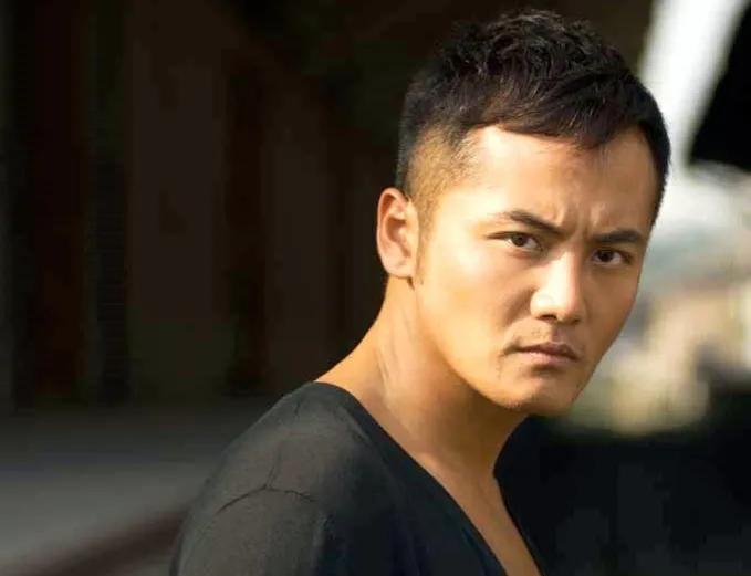 演员姬他:从画家到演员，被表哥张嘉译11部戏捧红，如今咋样了？