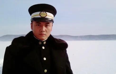 演员姬他:从画家到演员，被表哥张嘉译11部戏捧红，如今咋样了？