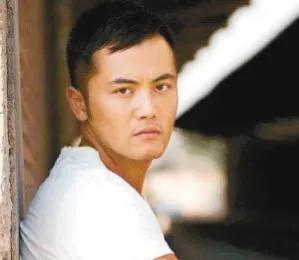 演员姬他:从画家到演员，被表哥张嘉译11部戏捧红，如今咋样了？
