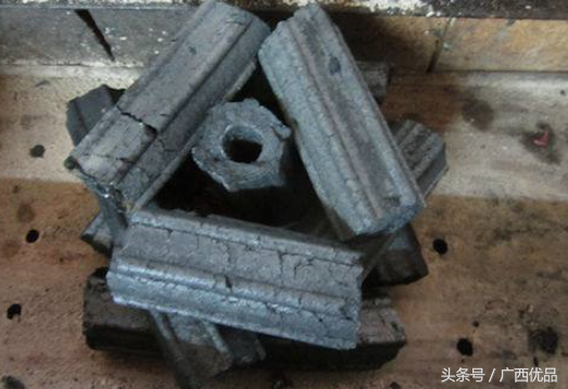 烧烤碳如何快速生火(烧烤炉怎么生火)