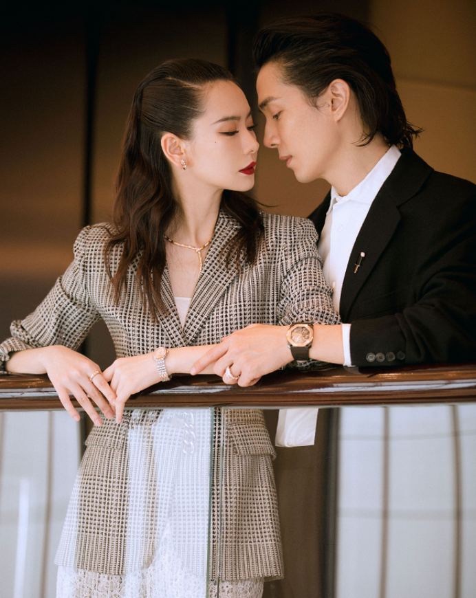 戚薇难怪被称为“戚哥”，耍起帅来连老公都是手下败将