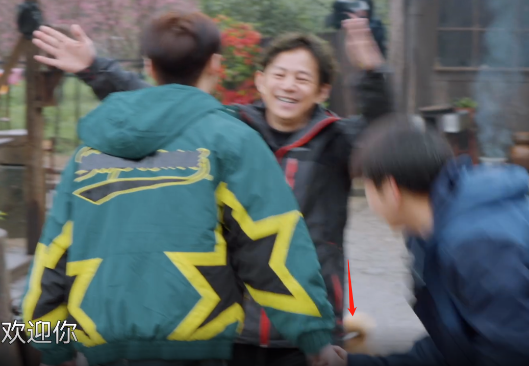 《向往5》预告彭昱畅一个动作暴露地位，同样做事黄磊只夸张艺兴