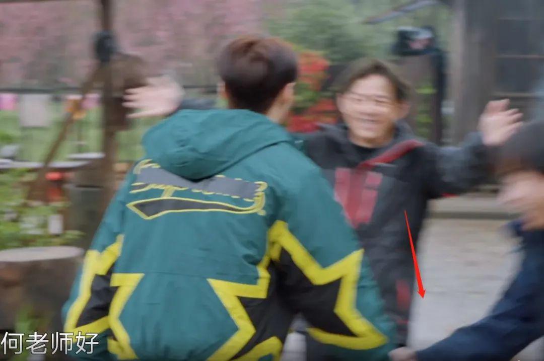 《向往5》预告彭昱畅一个动作暴露地位，同样做事黄磊只夸张艺兴
