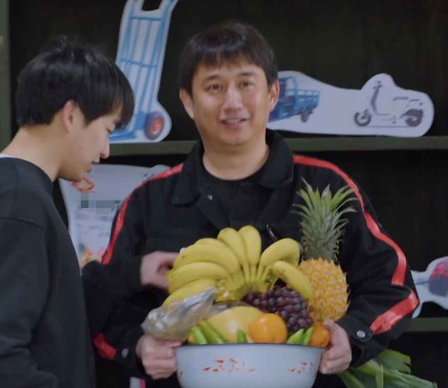 《向往5》预告彭昱畅一个动作暴露地位，同样做事黄磊只夸张艺兴