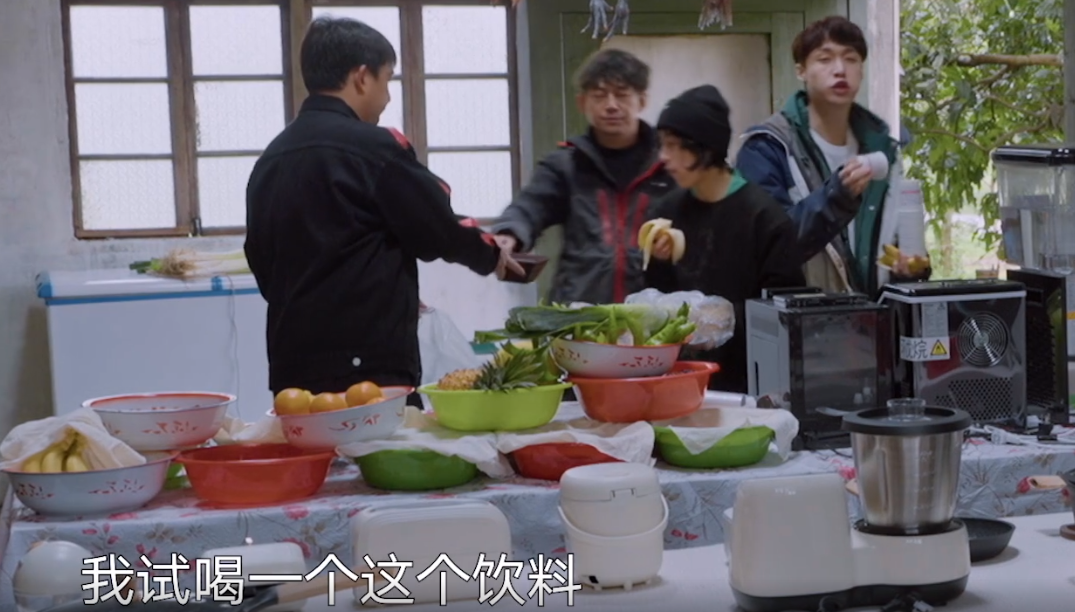 《向往5》预告彭昱畅一个动作暴露地位，同样做事黄磊只夸张艺兴