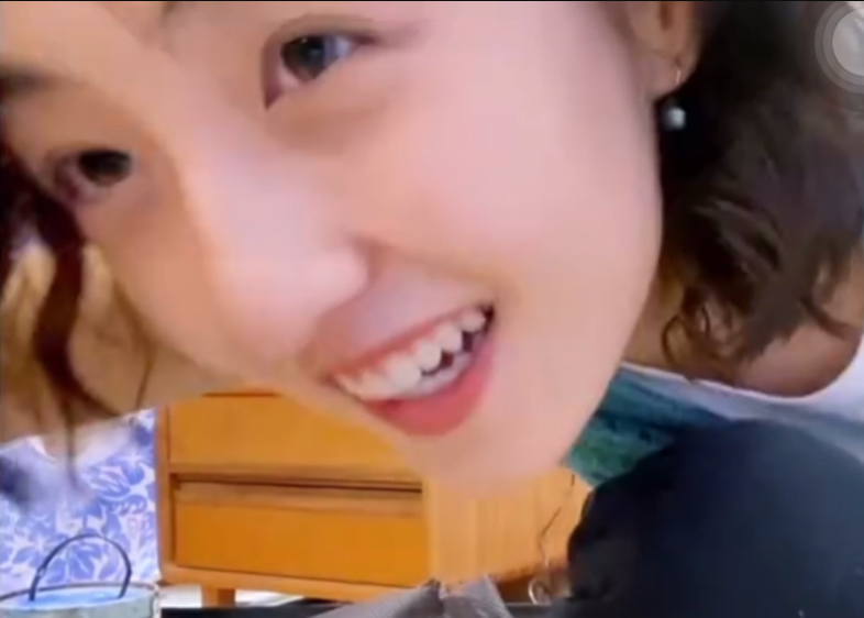 《向往6》预告曝光，张子枫变精致女人味十足，文案暗示她长大了