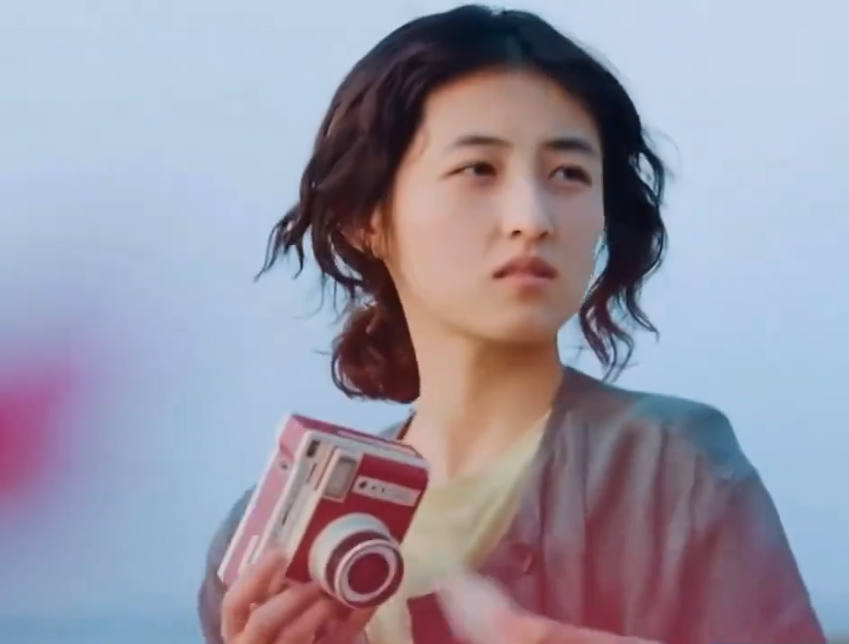 《向往6》预告曝光，张子枫变精致女人味十足，文案暗示她长大了