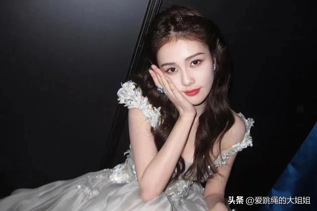 仙气飘飘的白鹿，性感美丽
