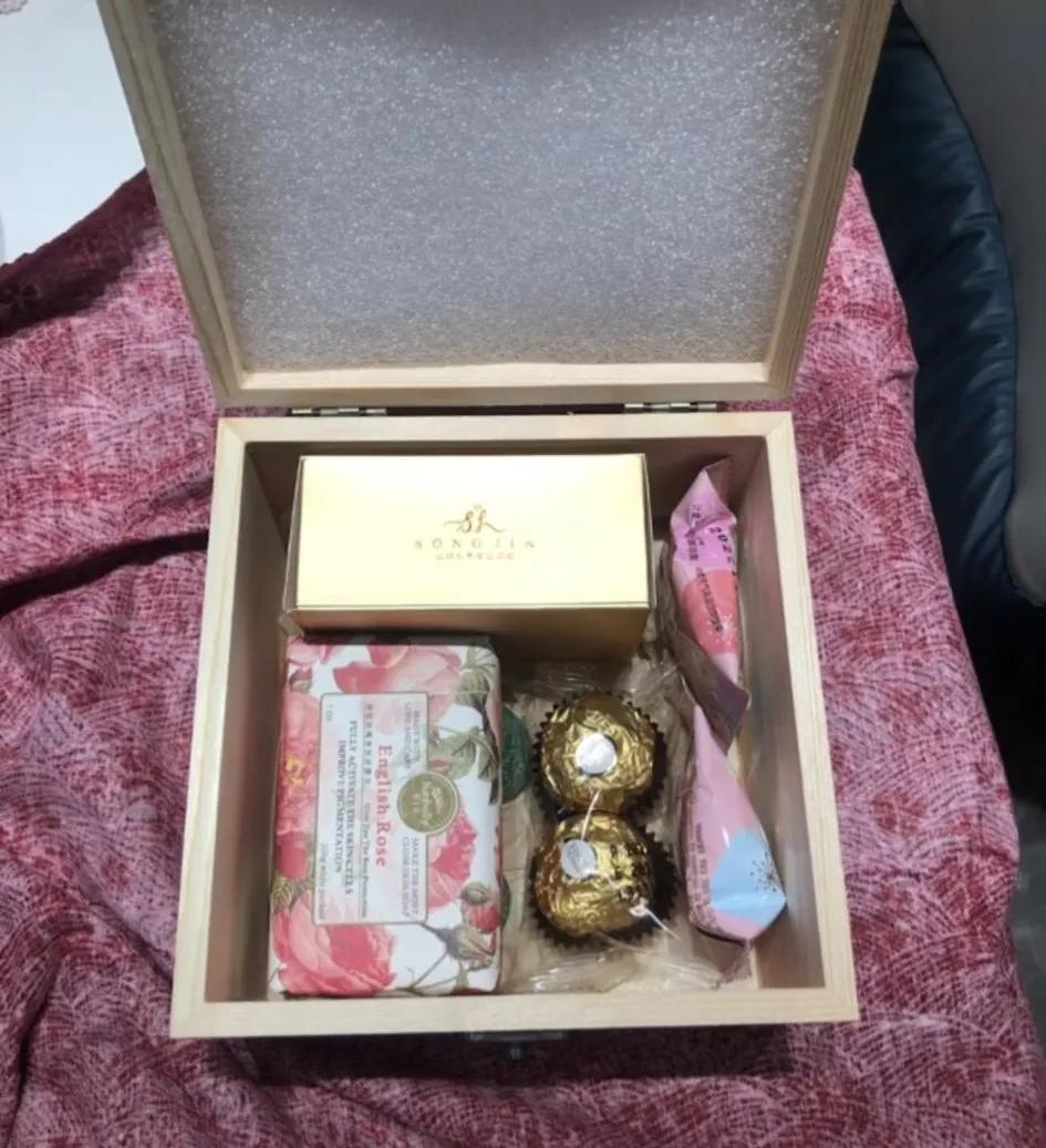 唐嫣父亲抱孙女探望舅妈黄曦宁，3岁小小糖呆萌可爱，着急见妹妹