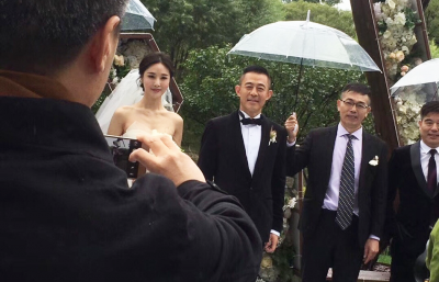 ​侯勇个人资料(55岁演员侯勇：一婚校园恋爱，二婚因戏生情，三婚娶90后美女)