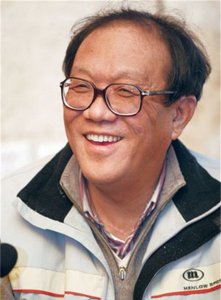 ​史铁生的简介和人生经历（史铁生：21岁瘫痪，31岁执笔坚持写作28年，脑溢血