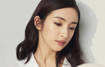 ​林依晨：素颜照充满亲和力，笑起来还是袁湘琴的模样
