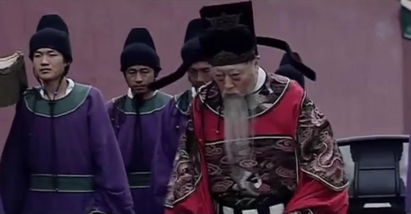 倪大红走红背后：因丑遭张艺谋调侃，曾演大自己5岁老戏骨的老爸