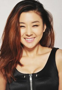 ​王雷李小萌个人资料（李小萌：出道20年，与王雷相爱15年生一子，36岁怀二胎