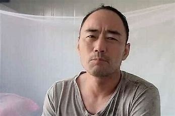 旭日阳刚王旭近况曝光，现身乡村晚会，卖力演唱却遭冷场略显尴尬