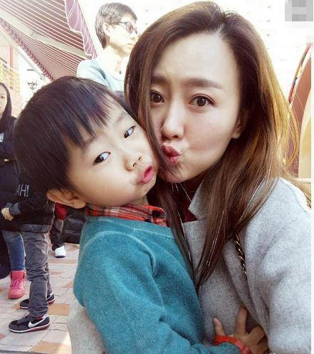 潘长江和女儿及外孙生活照曝光 素颜的潘阳好秀气 外孙像姥爷